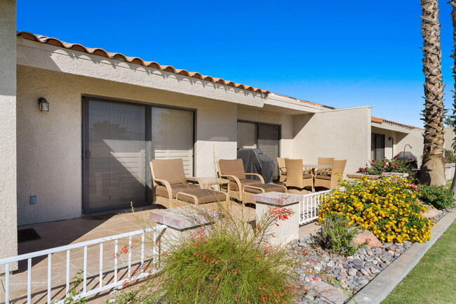 Building Photo - 40960 La Costa Cir W