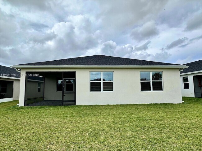 Building Photo - 9035 Dahlia Cir