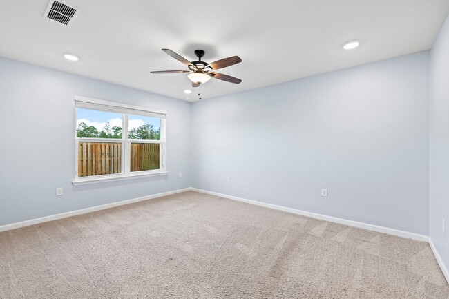 Building Photo - Redstone Commons 4bed/2bath Available Now!