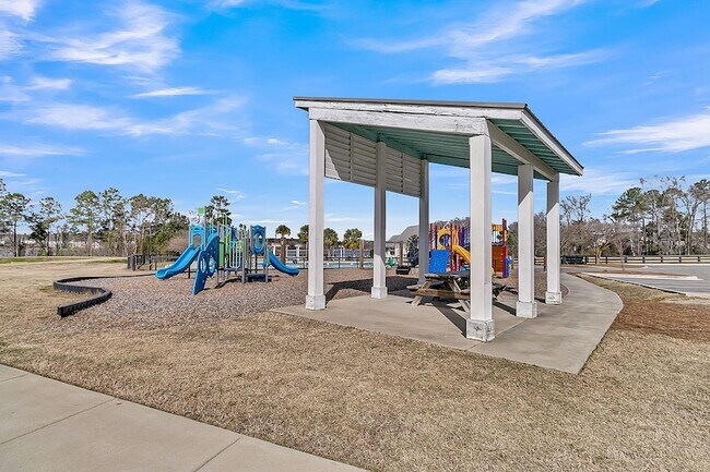 Building Photo - 534 Alderly Dr