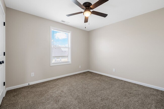 Building Photo - Pet Friendly Four Bedroom!