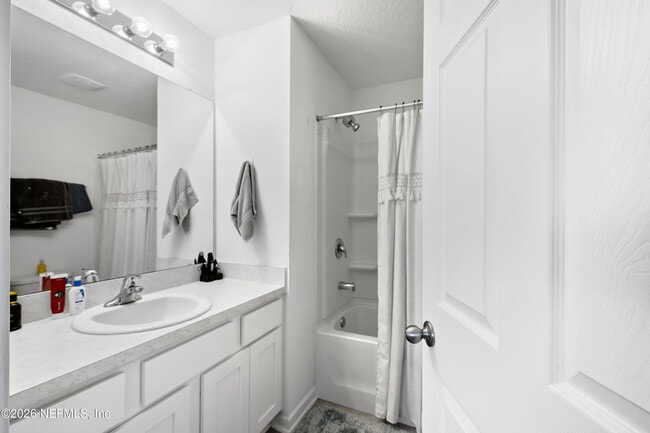 Building Photo - 8415 Zenith Cir