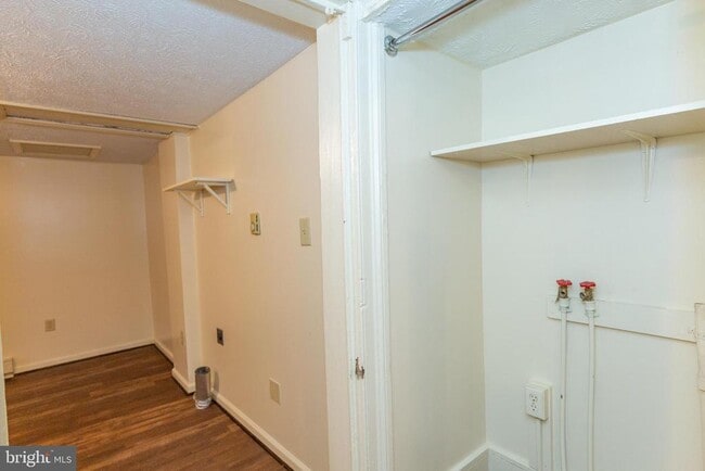 Building Photo - 32 Patrick Henry Way