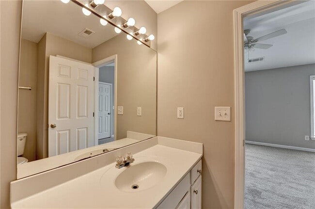Building Photo - 4021 Edgecomb Dr