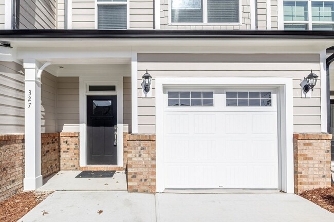 Building Photo - 3/2.5 Townhome Close to Southpoint w/ Garage!