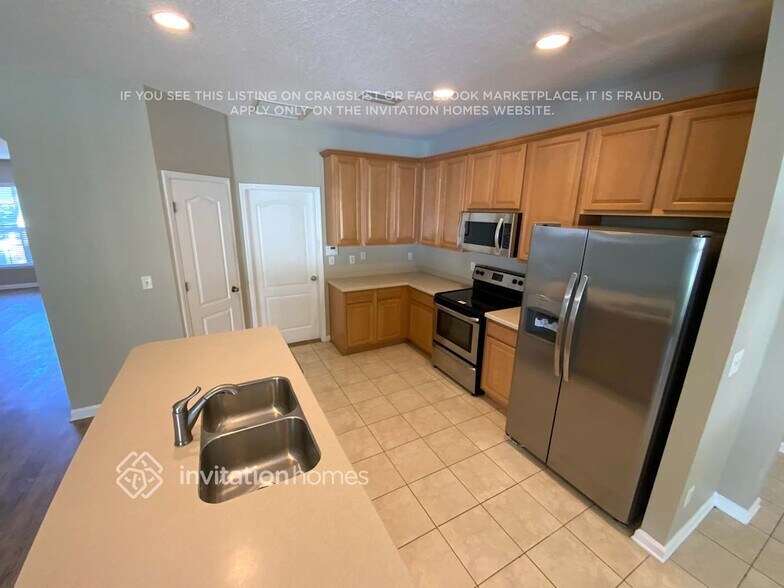 Building Photo - 164 Thornloe Dr