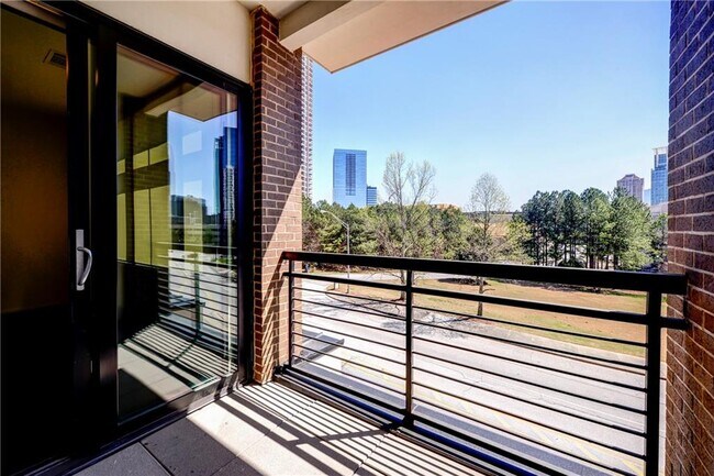 Building Photo - 721 Longleaf Dr NE