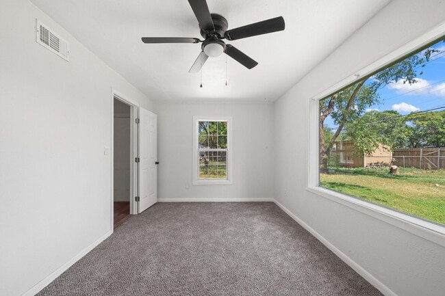 Building Photo - Large & Updated Home, Minutes from Texas Tech