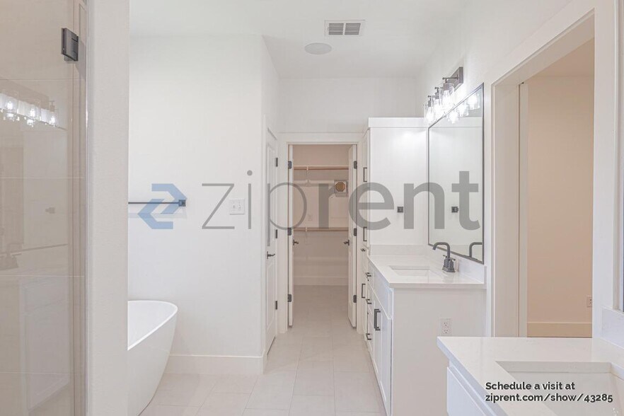 Building Photo - 9705 Lancelot Cir
