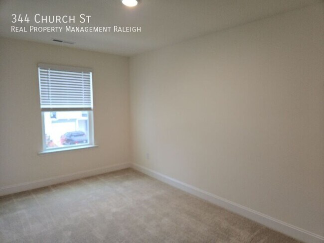 Building Photo - 344 Church St