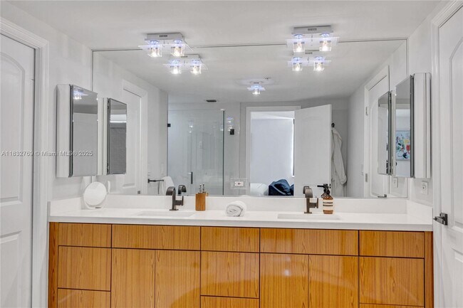 Building Photo - 10175 Collins Ave