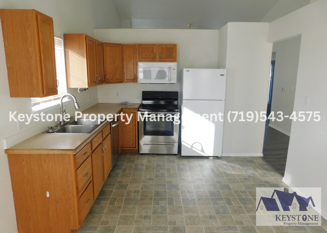 Building Photo - Spacious Pueblo West Duplex 3 Bed/3 Bathroom Unit with 2 Car Garage  $1995/$1995