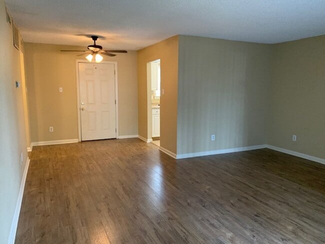 Building Photo - First Floor 2BD/2BA Condo on Memphis/Germantown Line!