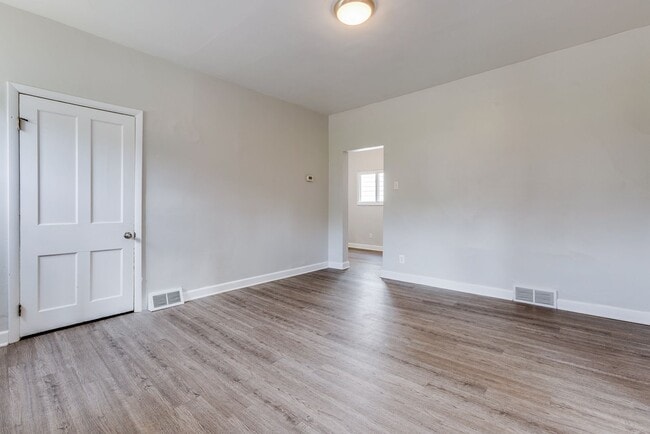 Building Photo - AVAILABLE JULY 2026 - Spacious 2 Bedroom Home w/ Fenced Yard & AC!