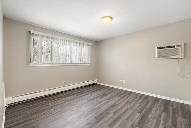 Building Photo - 120 N Prospect Rd