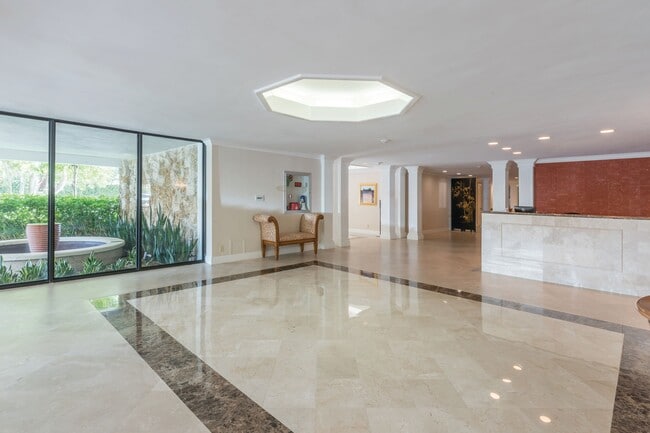 Building Photo - 250 Bradley Pl