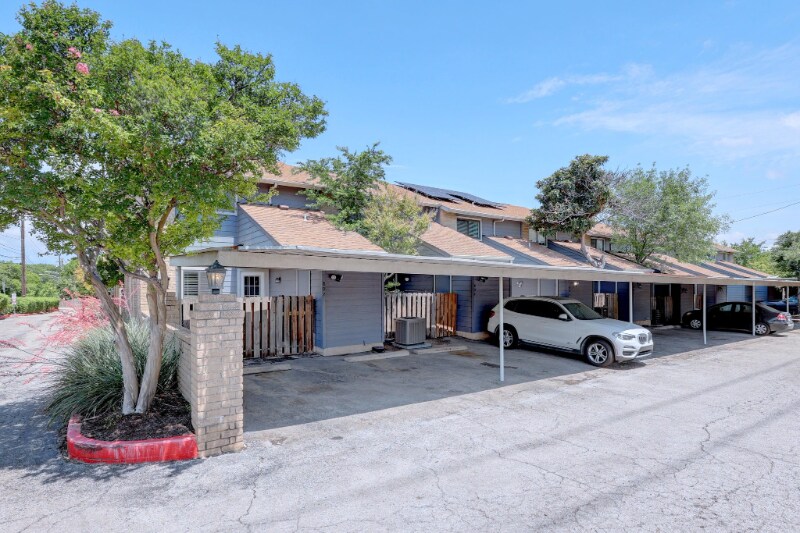 Building Photo - 802 Banister Ln