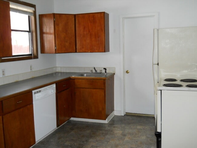 Building Photo - Cute 2bd/1ba Vintage Bungalow