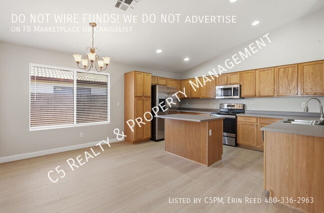 Building Photo - 12541 W Woodland Ave