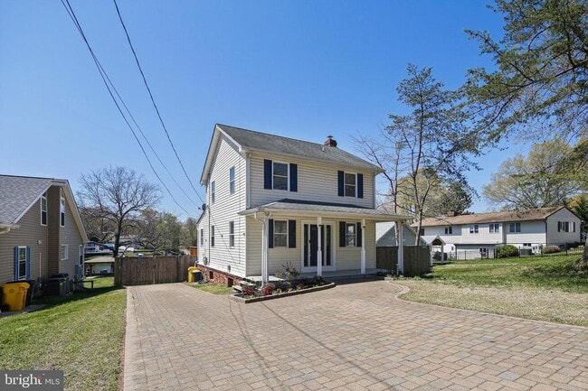 Building Photo - 8364 Country Life Rd