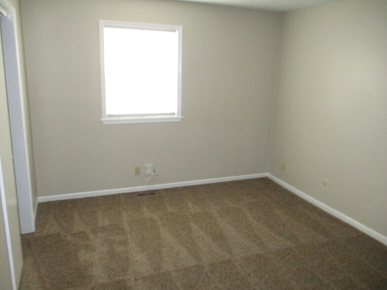 Building Photo - 1315 E 152nd Ter