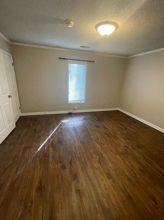 Building Photo - 3BD/2BA Townhouse Located in the Heart of East Memphis