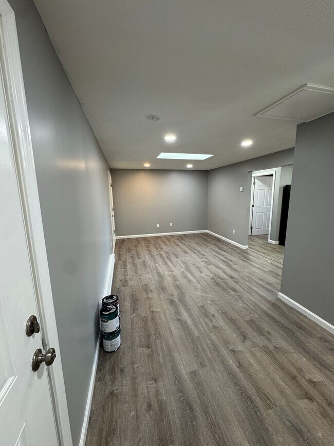 Building Photo - 1036 Chicopee St