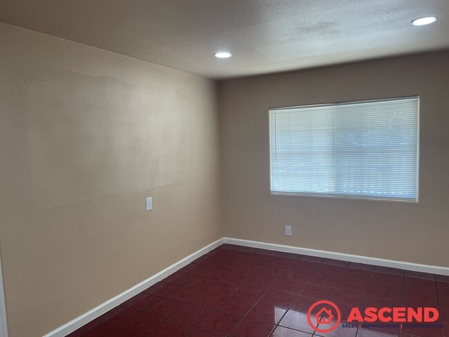 Building Photo - Charming 3 Bedroom in Delano!