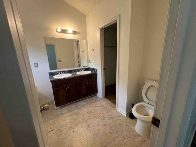 Building Photo - Great Price on Huge "As Is" 5 Bed/3 Bath S...