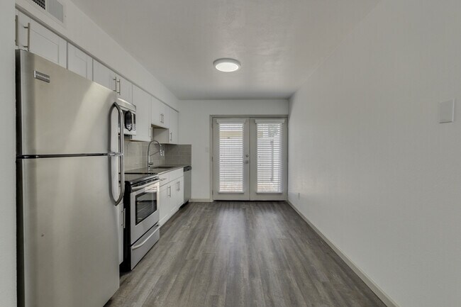 Building Photo - $0 First Month Rent! Remodeled 2 Bed Casita w/ Private Patio, W/D & Pool