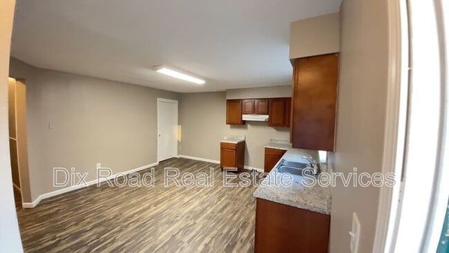 Building Photo - 879 Rockdale Ave