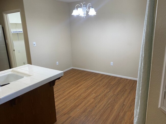 Building Photo - Tulare