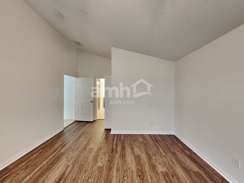 Building Photo - 705 Paddington Pl