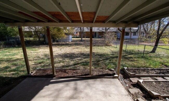 Building Photo - Cozy 2-Bed Home with Large Backyard & Garage