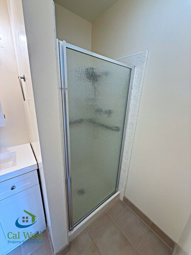 Building Photo - $3895 - Beautiful and Well Maintained Gilroy Home w/ Remodeled Home
