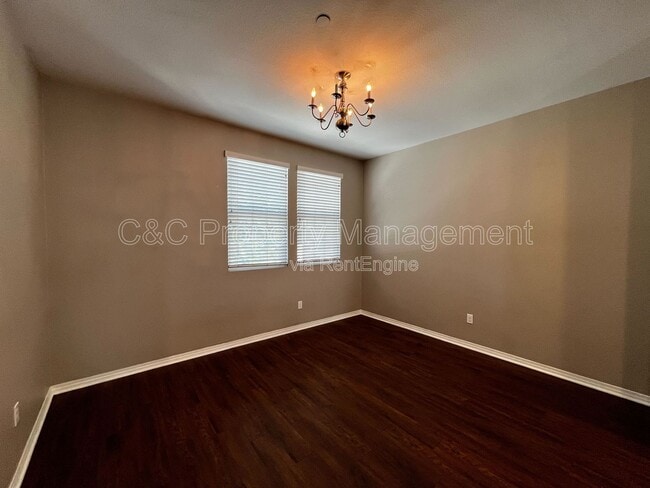 Building Photo - 686 S Euclid St