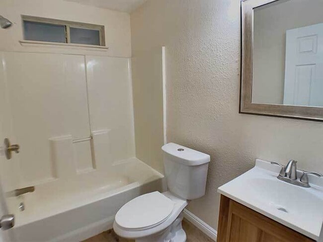 Building Photo - Studio duplex includes water, sewer, and t...