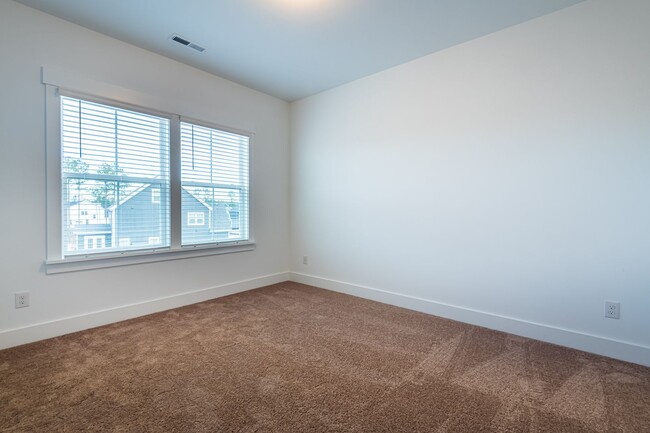 Building Photo - Gorgeous 4+ Bedroom Home in 12 Oaks