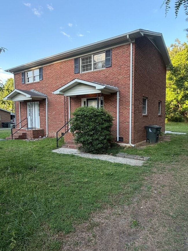 Building Photo - 1709 Virginia St