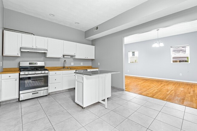 Primary Photo - 37 Munroe St