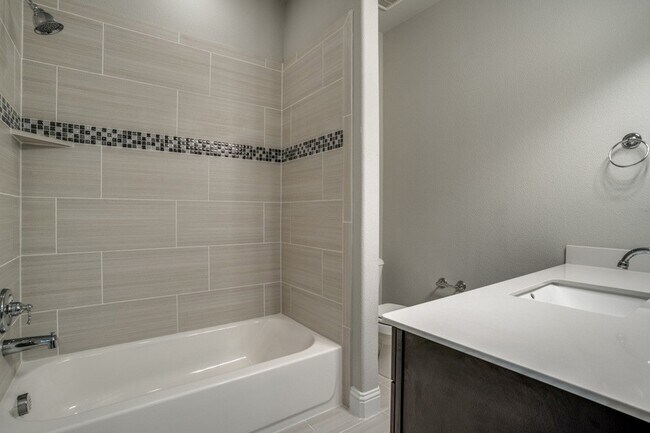 Building Photo - 6120 Rilla St