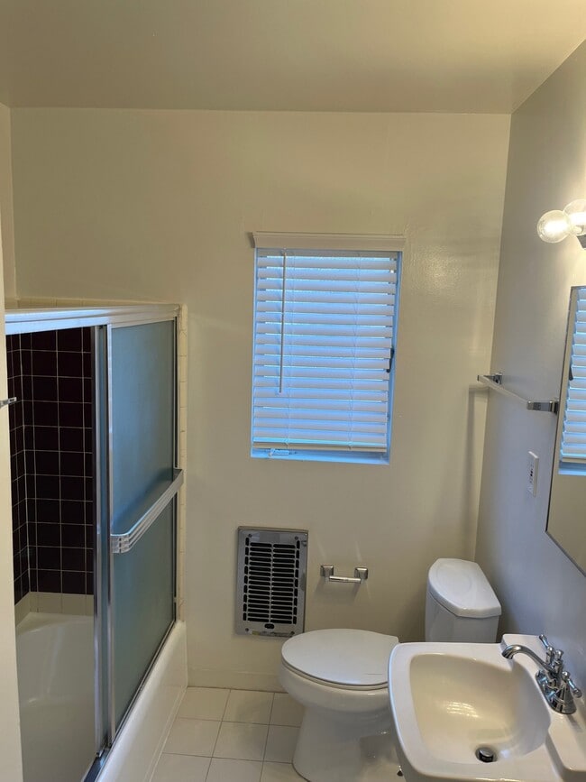 Bathroom - 3181 S Barrington Ave