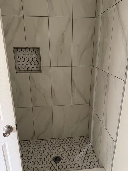 Building Photo - 2750 S Mansfield Ave