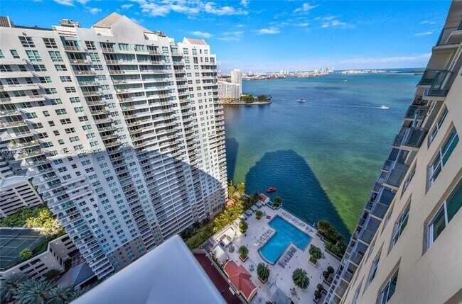 Building Photo - 1155 Brickell Bay Dr