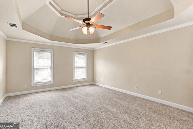 Building Photo - 3535 Claridge Dr NE