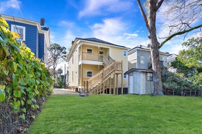 Building Photo - Eastside Beauty