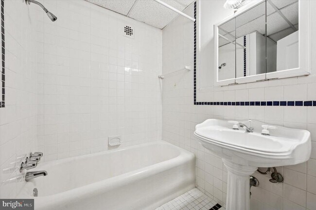 Building Photo - 1324 Locust St