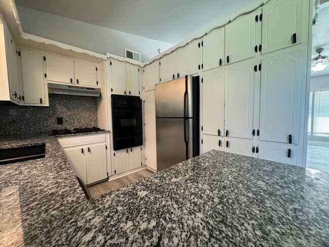 Building Photo - Adorable 3 bedroom 1.5 bathroom in Tulsa