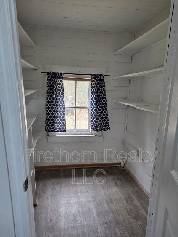 Building Photo - 283 L R White Rd