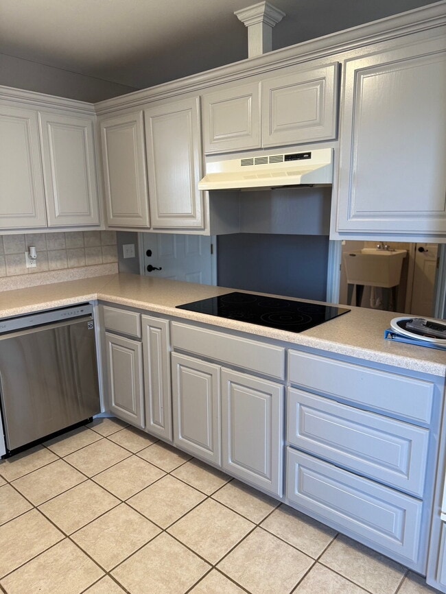 Building Photo - Charming 2-Bedroom in Bella Vista with Large Fenced Backyard!